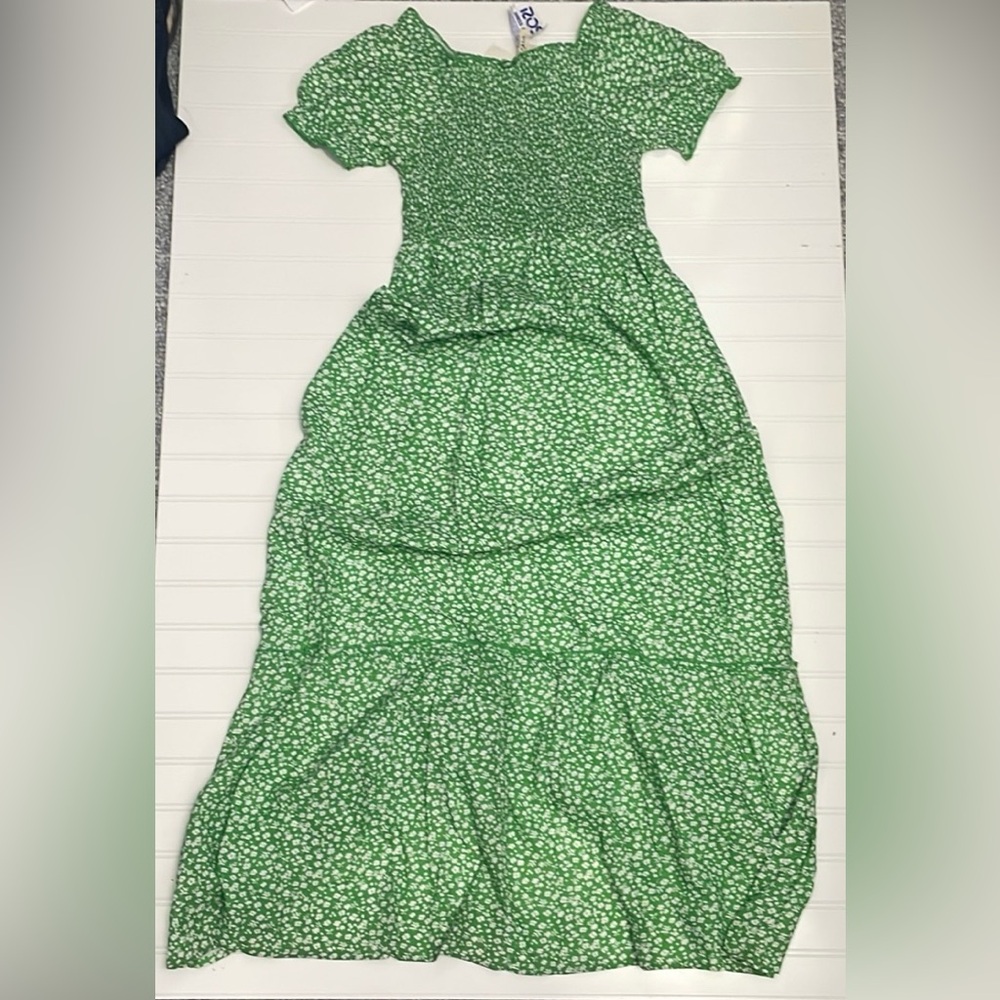 Violet skies light green floral print floor length women’s dress size small